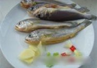 红烧小黄鱼的做法 步骤2