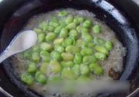 椒油炝蚕豆的做法 步骤5
