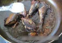 香煎秋刀鱼的做法 步骤6
