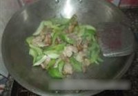 西芹炒肉片的做法 步骤5