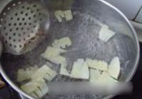 虾仁锅巴的做法 步骤3