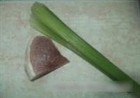 西芹炒肉片的做法 步骤1