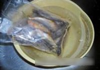 番茄焖小黄鱼的做法 步骤2