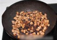 豆豉蒜苗炒肉丁的做法 步骤3