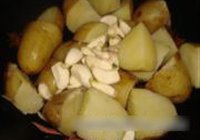 培根大蒜焖土豆的做法 步骤4