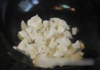 茄汁豆腐秀珍菇煲的做法 步骤3