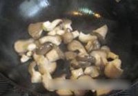 茄汁豆腐秀珍菇煲的做法 步骤2
