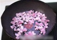 豆豉蒜苗炒肉丁的做法 步骤2