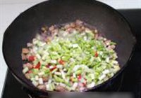 豆豉蒜苗炒肉丁的做法 步骤4