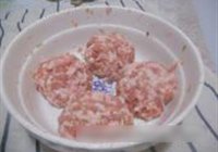 沙煲狮子头的做法 步骤6