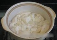 茄汁豆腐秀珍菇煲的做法 步骤4