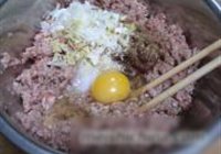 炸牛肉丸的做法 步骤4