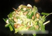 蒜苗芹菜炒慈菇的做法 步骤5