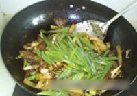 千张蒜苗回锅肉的做法 步骤8