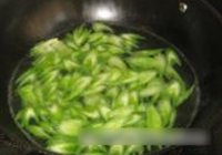西芹炒虾仁的做法 步骤4