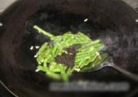 橄榄菜炒四季豆的做法 步骤5