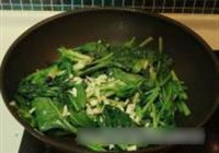 蒜蓉菠菜的做法 步骤5
