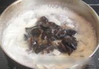 铁棍山药炒木耳的做法 步骤3
