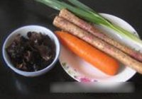 铁棍山药炒木耳的做法 步骤1