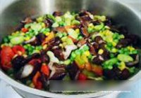 豆炒腊肥肠的做法 步骤6