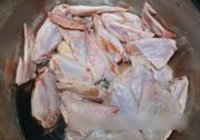 香辣干锅鸡翅的做法 步骤1