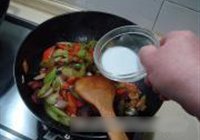豉香腊味炒杂蔬的做法 步骤10