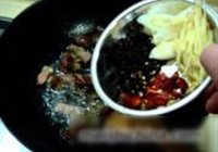 豉香川腊炒双脆的做法 步骤2