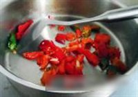 豆炒腊肥肠的做法 步骤5