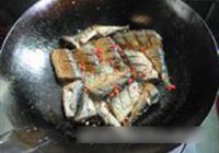 干煎秋刀的做法 步骤9