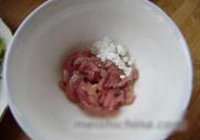 韭菜干豆腐炒肉的做法 步骤3