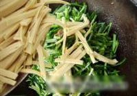 韭菜干豆腐炒肉的做法 步骤6