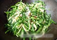 韭菜干豆腐炒肉的做法 步骤7