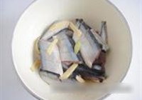 干煎秋刀的做法 步骤4