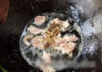 韭菜干豆腐炒肉的做法 步骤4