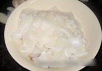 白灼墨鱼的做法 步骤4