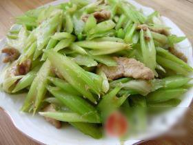西芹炒肉