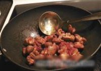猪肉焖萝卜干的做法 步骤3