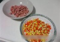 玉米萝卜炒火腿粒的做法 步骤4