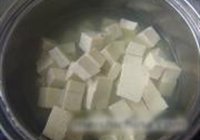 西红柿香菇烧豆腐的做法 步骤1