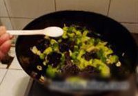 蒜片西兰花的做法 步骤8