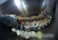 蒜子焖鲻鱼的做法 步骤6