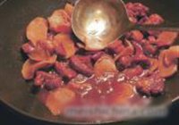 猪肉焖萝卜干的做法 步骤6