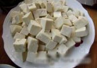 西红柿香菇烧豆腐的做法 步骤2
