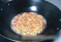 玉米萝卜炒火腿粒的做法 步骤2