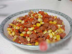 玉米萝卜炒火腿粒