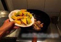 南瓜炖五花肉的做法 步骤6