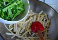 韭菜头炒冬笋的做法 步骤16