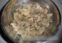 葱香蛤蜊肉的做法 步骤2