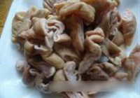 青椒炒肥肠的做法 步骤2
