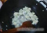 香菇花菜烩鸡肉的做法 步骤4